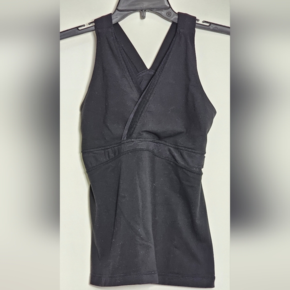 EUC LIKE NEW LULULEMON ATHLETIC TOP - Picture 1 of 12